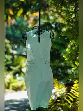 Mint Green Sleeveless Sheath Dress with Zipper Pockets Keyhole Neckline